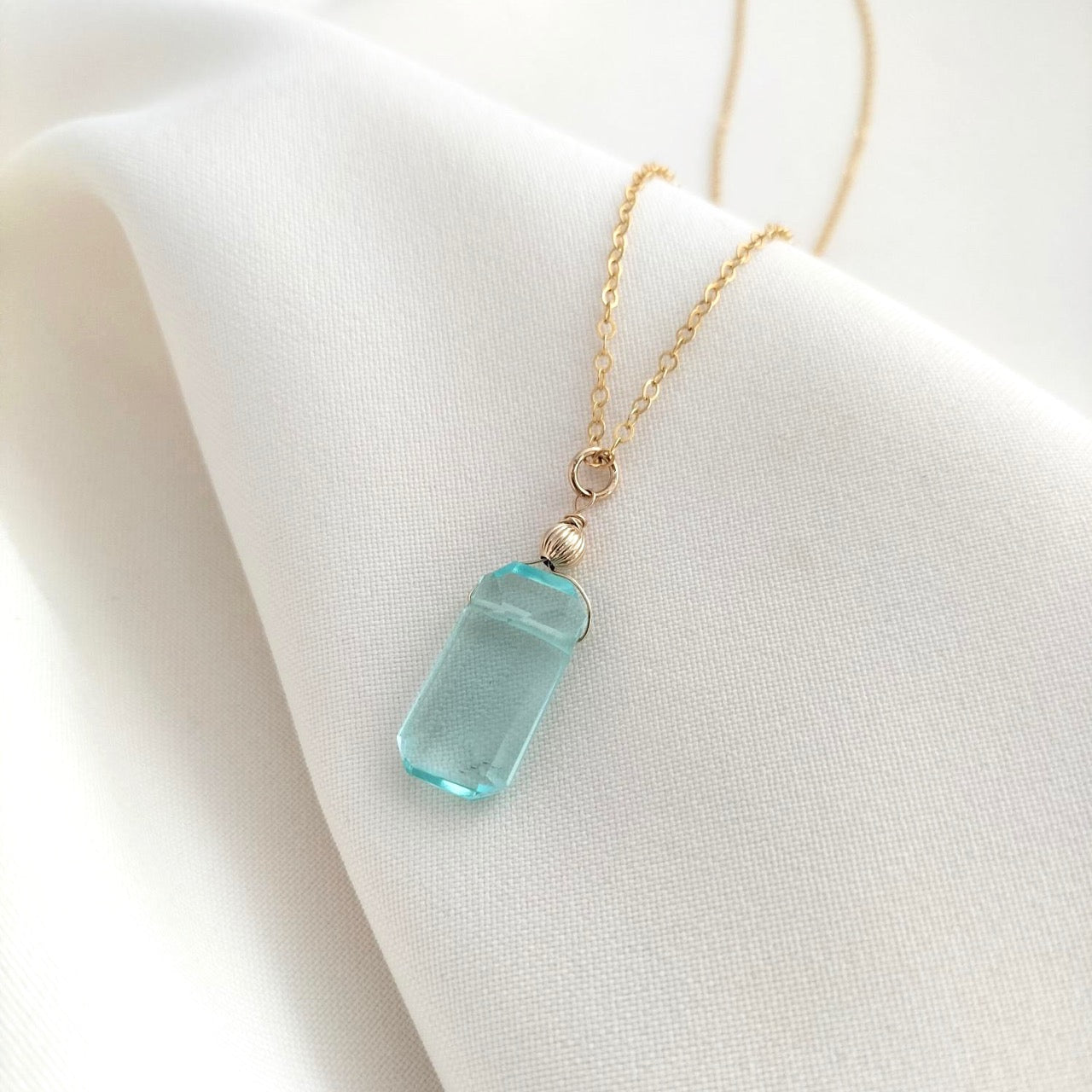 Aquamarine pendant with gold chain