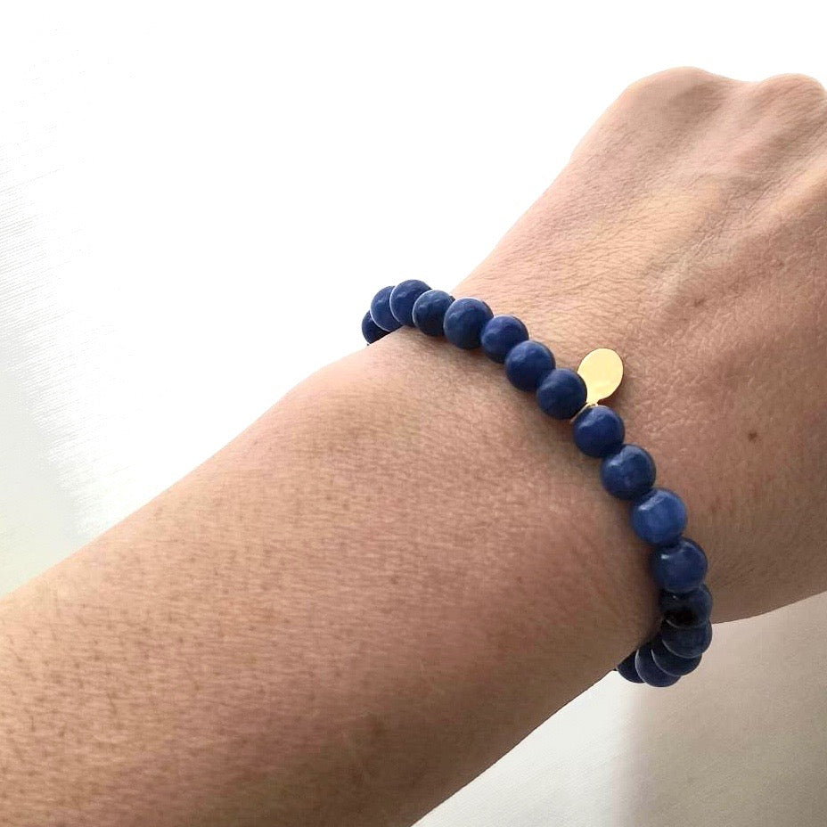 Blue jade beaded bracelet