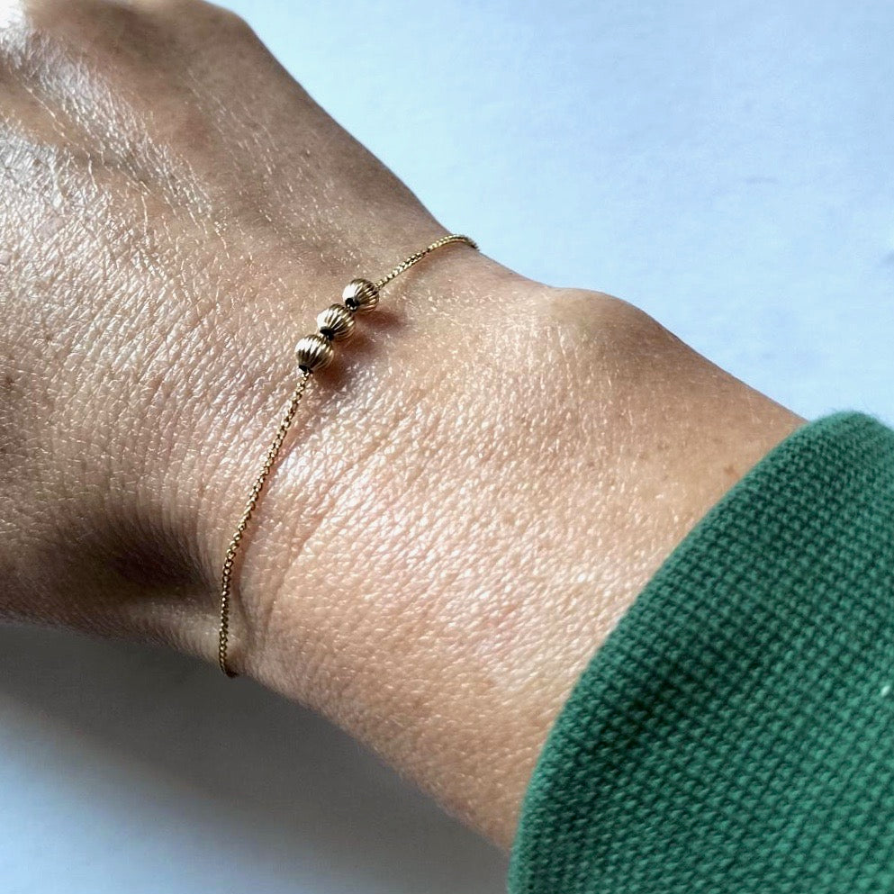 Dainty gold bead bracelet