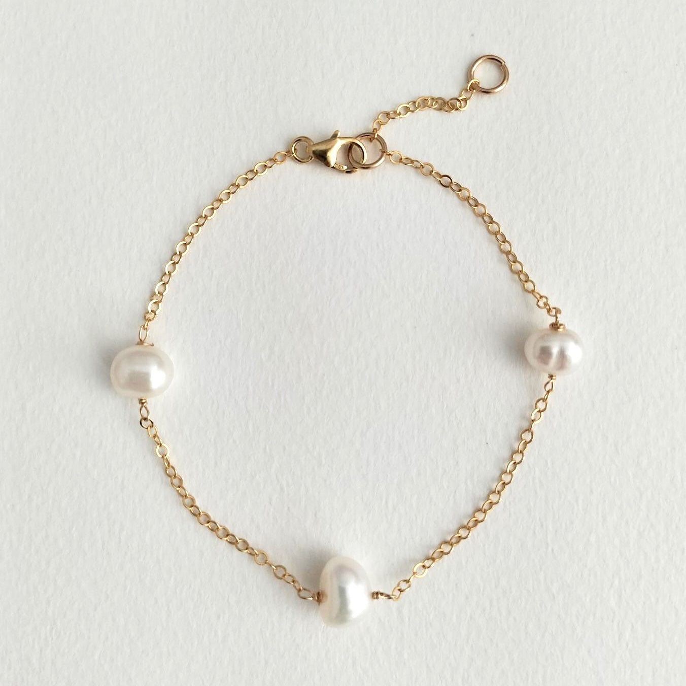 Pearl and gold bracelet