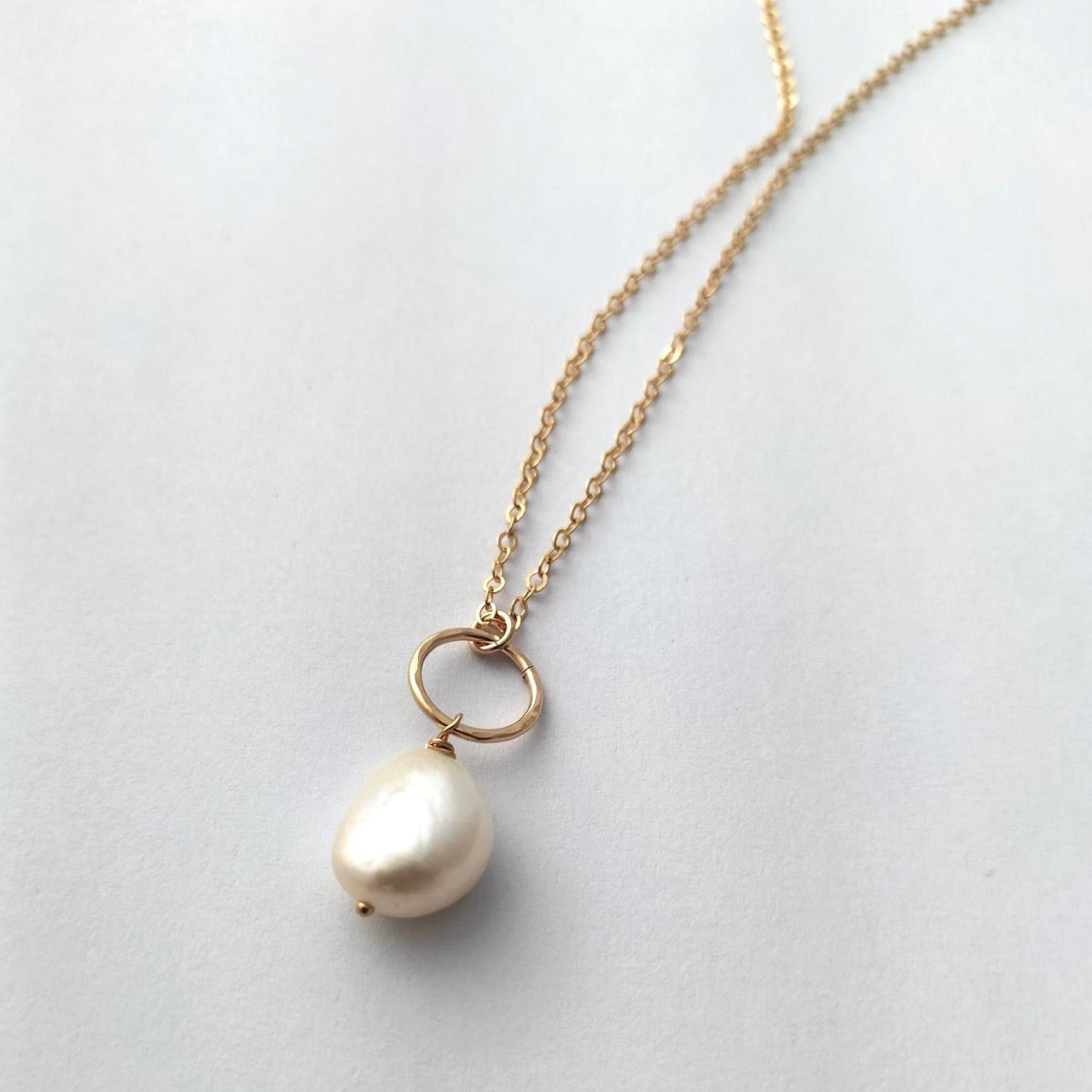 Baroque pearl gold circle pendant 