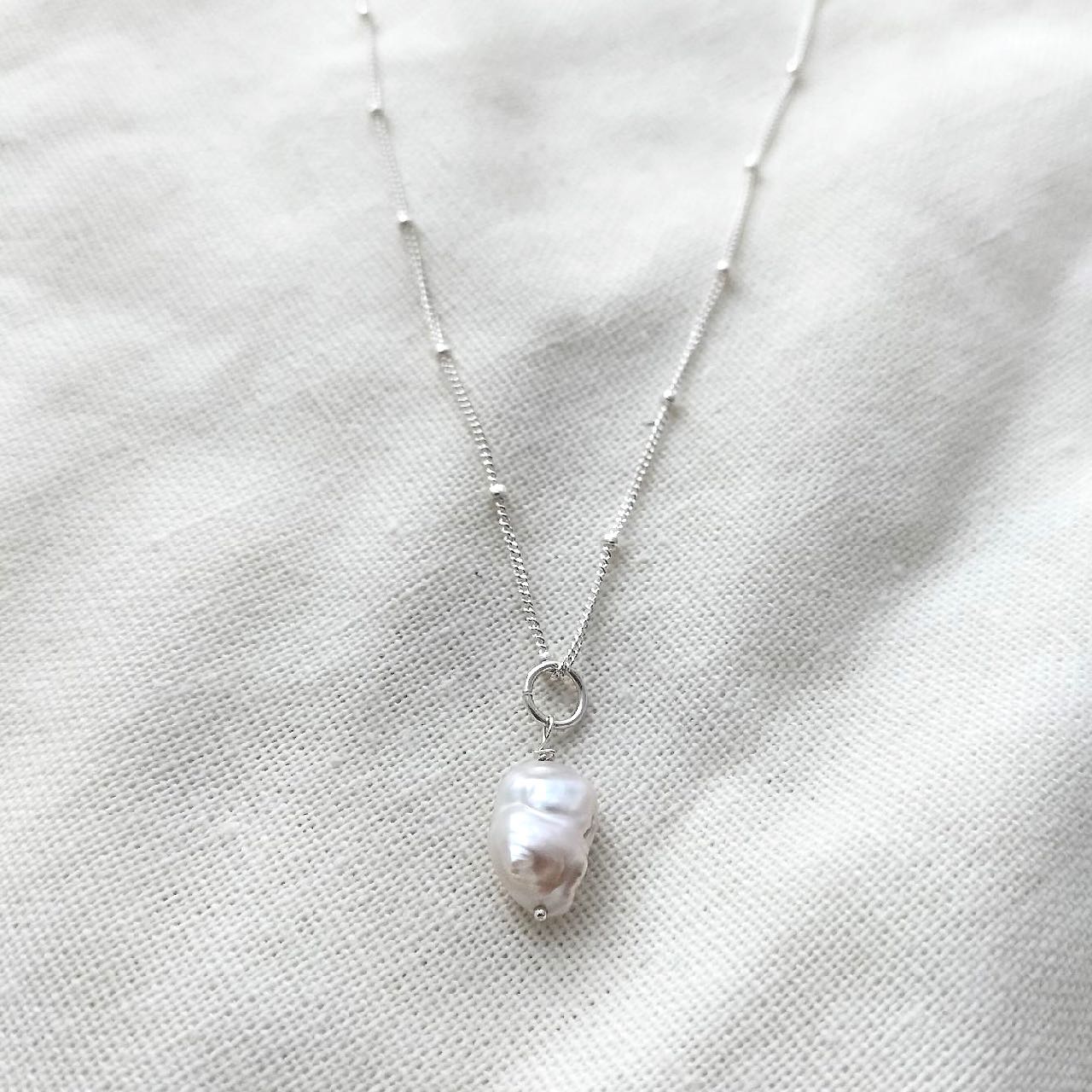 Freshwater Pearl necklace with silver chain