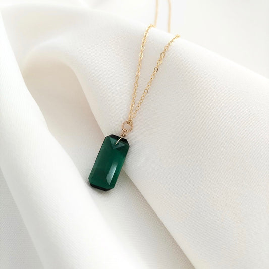 Emerald quartz pendant necklace