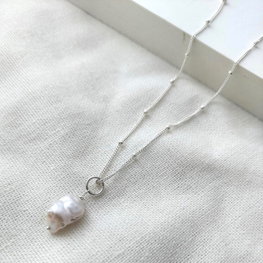 Freshwater Pearl necklace with silver chain