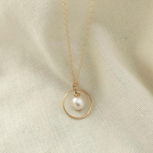 Gold Pearl & Circle necklace