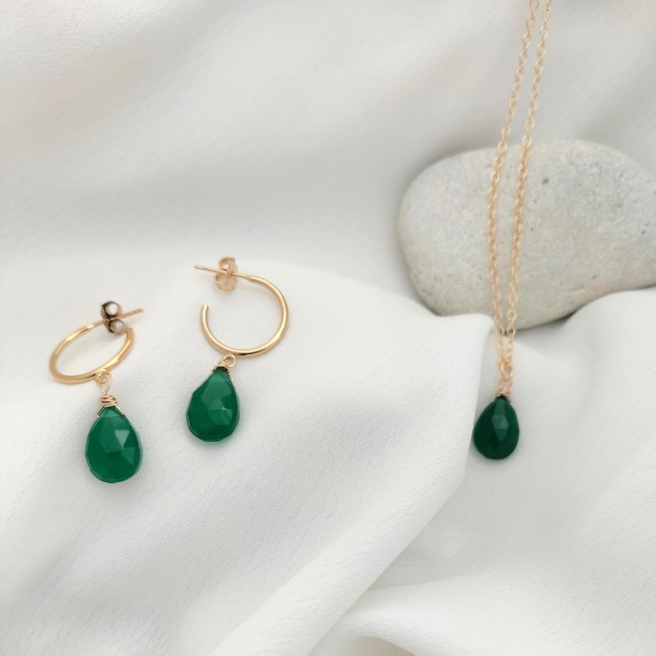 Green onyx teardrop necklace