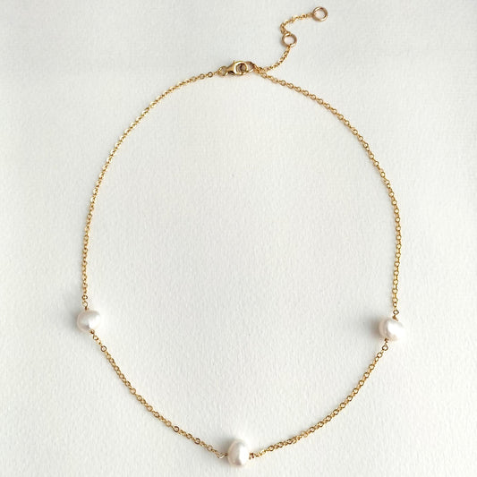 pearl necklace with three pearls