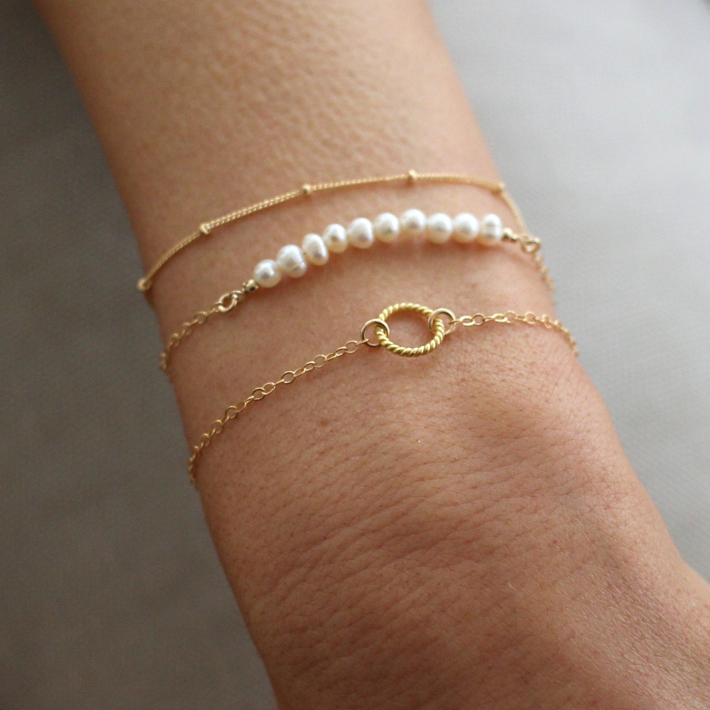 White Freshwater Pearl beaded bracelet
