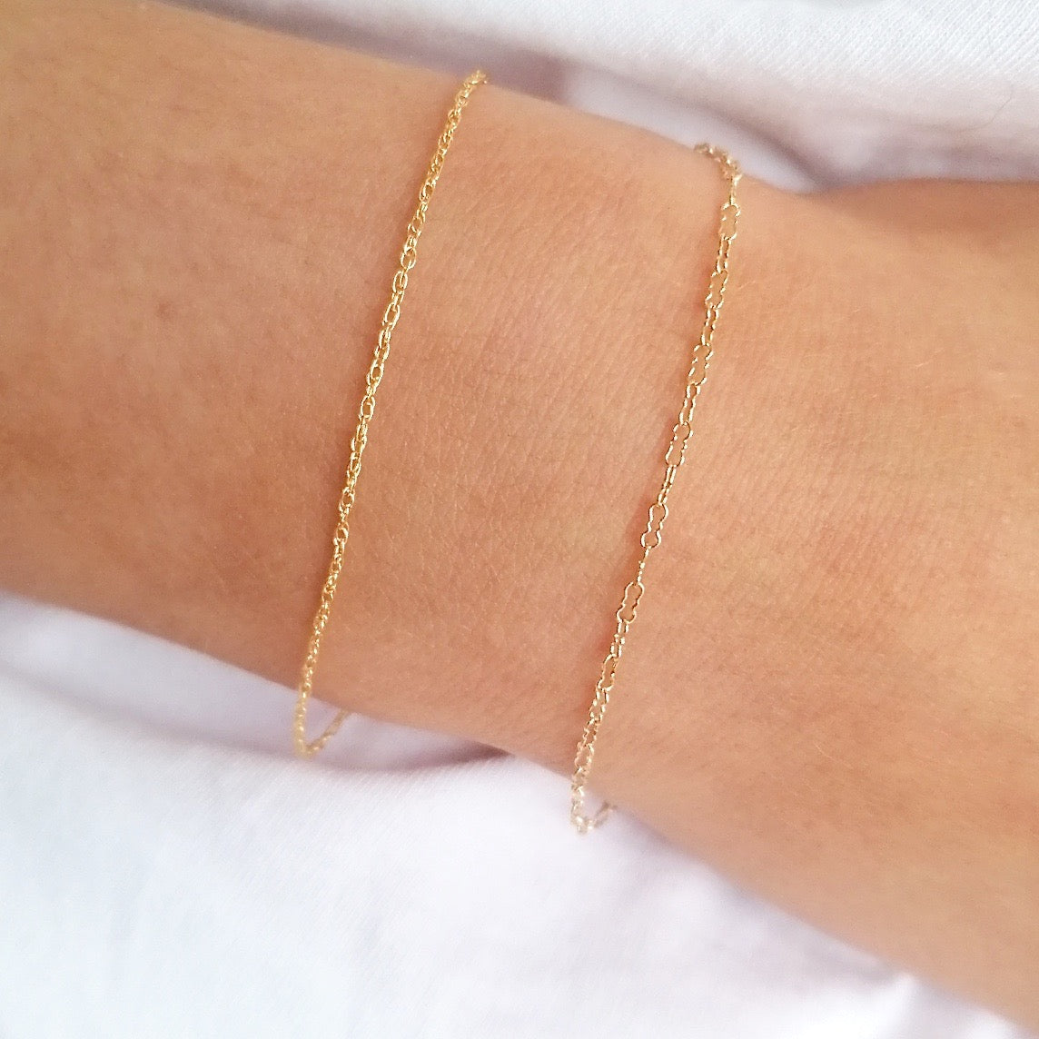 Gold wavy link chain bracelet