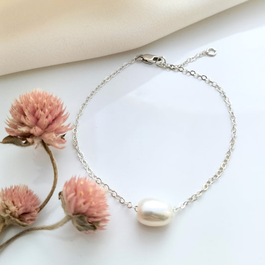 Silver pearl bracelet